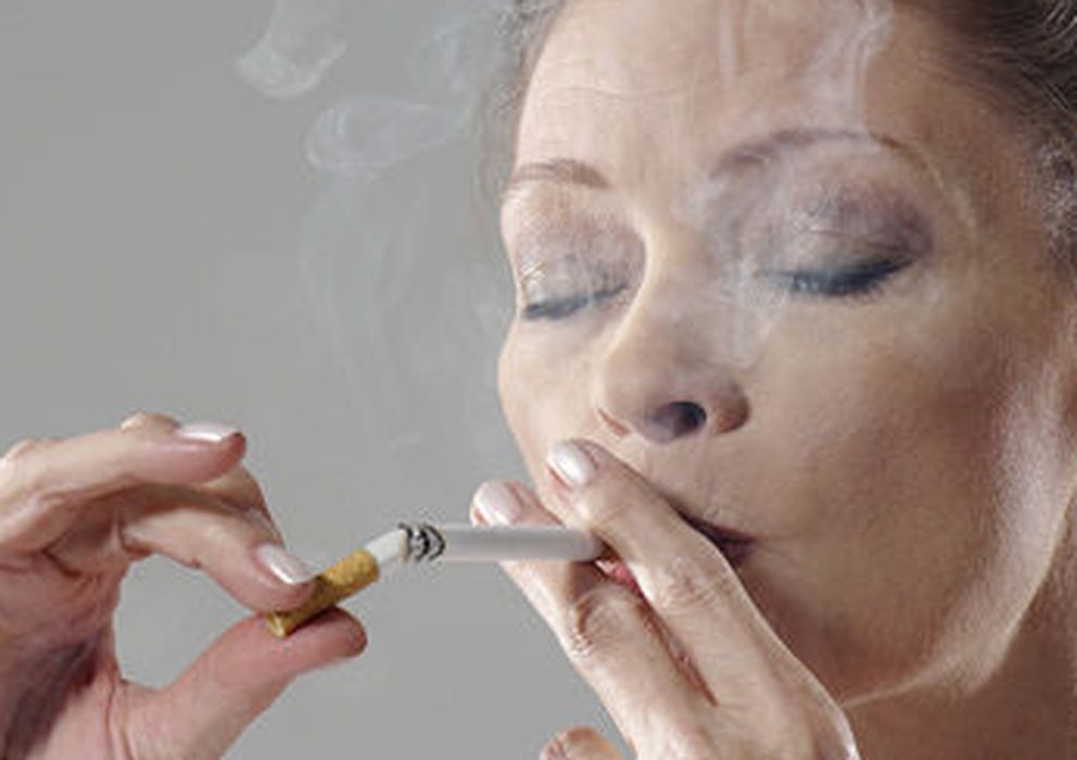 Foto: Los fumadores que dejan el tabaco suelen engordar de manera sensible durante el primer año. (Corbis)