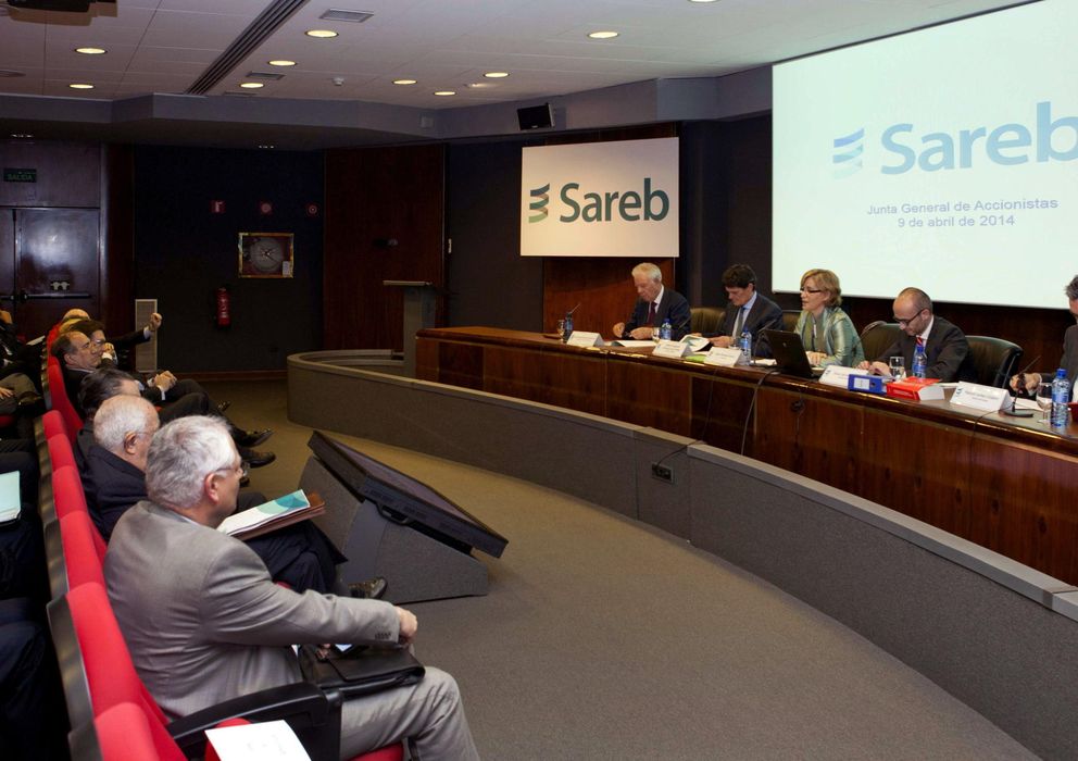 Foto: Fotografía de archivo de los miembros del consejo de administración de la Sareb. (EFE)