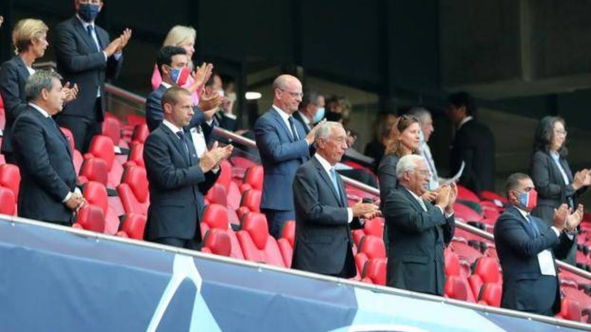 El bulo para ridiculizar a España y la bula del presidente de la UEFA con la mascarilla