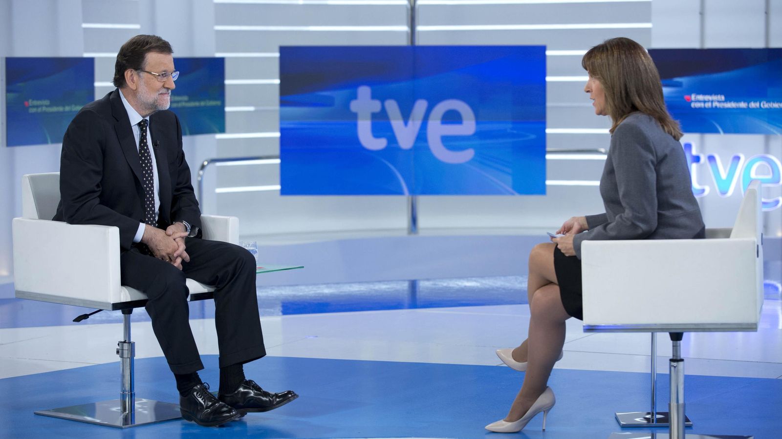Foto: Fotografía facilitada por Presidencia del Gobierno de Mariano Rajoy durante la entrevista con Ana Blanco. (EFE)