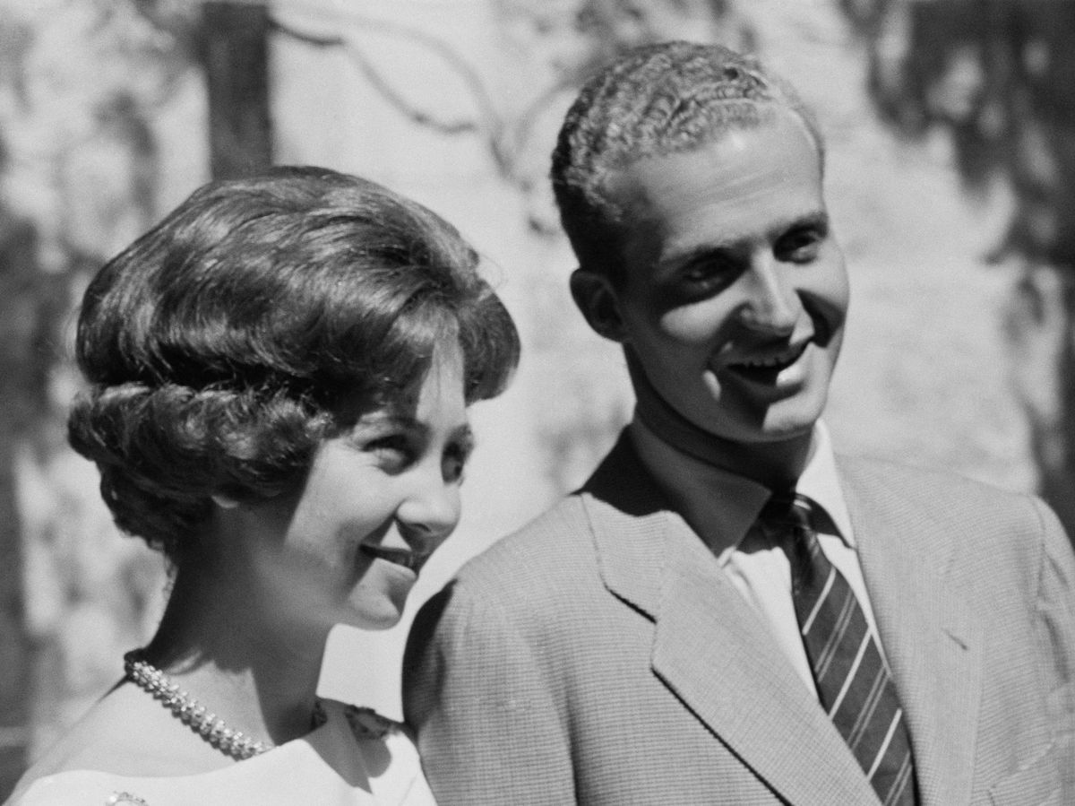 Foto: Don Juan Carlos y doña Sofía, cuando anunciaron su compromiso. (Cordon Press)