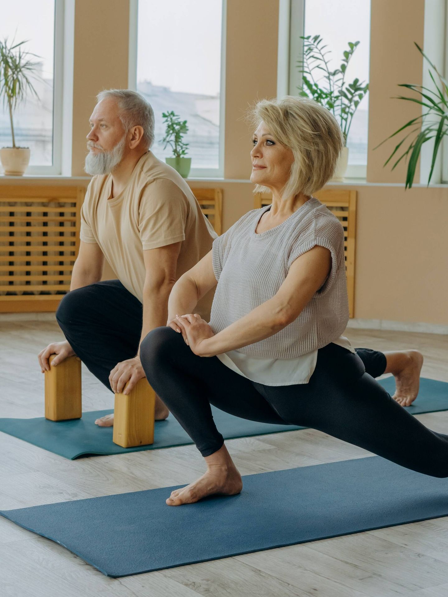 Beneficios del yoga durante la menopausia. (Pexels/Mikhail Nilov)