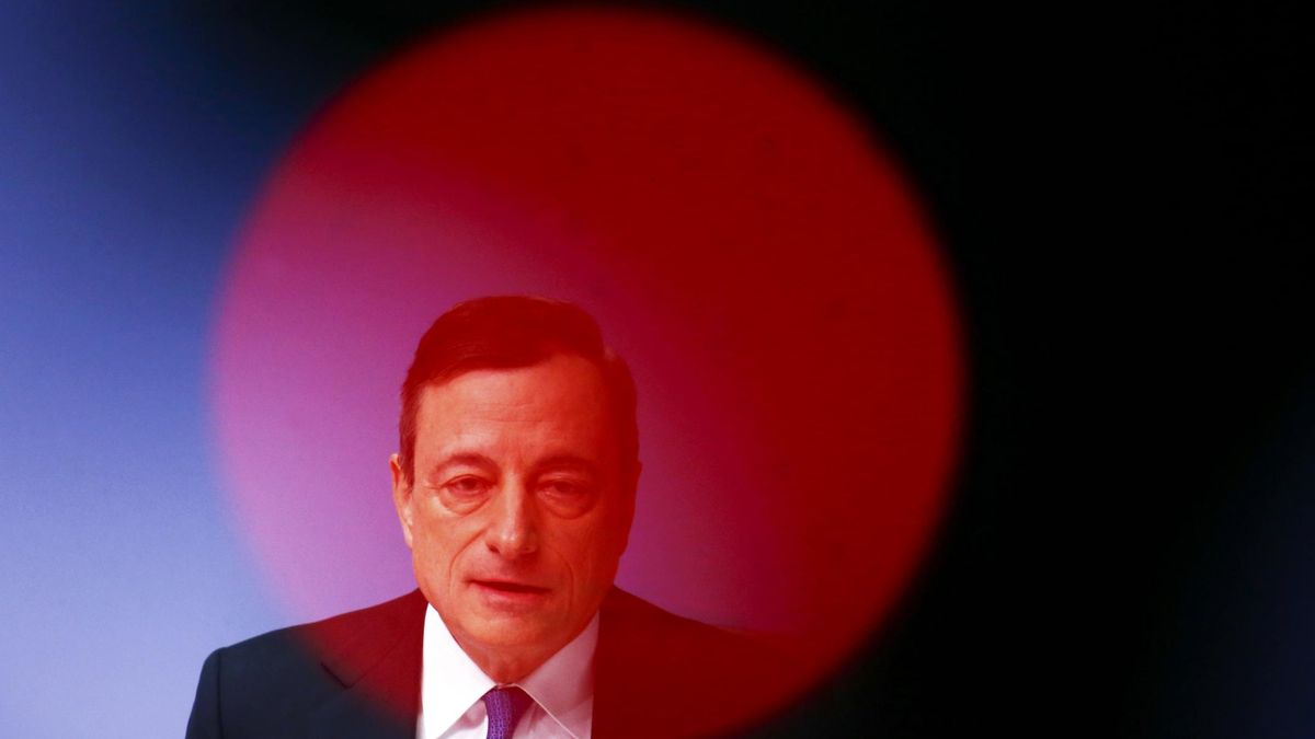 Draghi aprieta... pero no ahoga: pone más dinero de urgencia a disposición de Grecia 