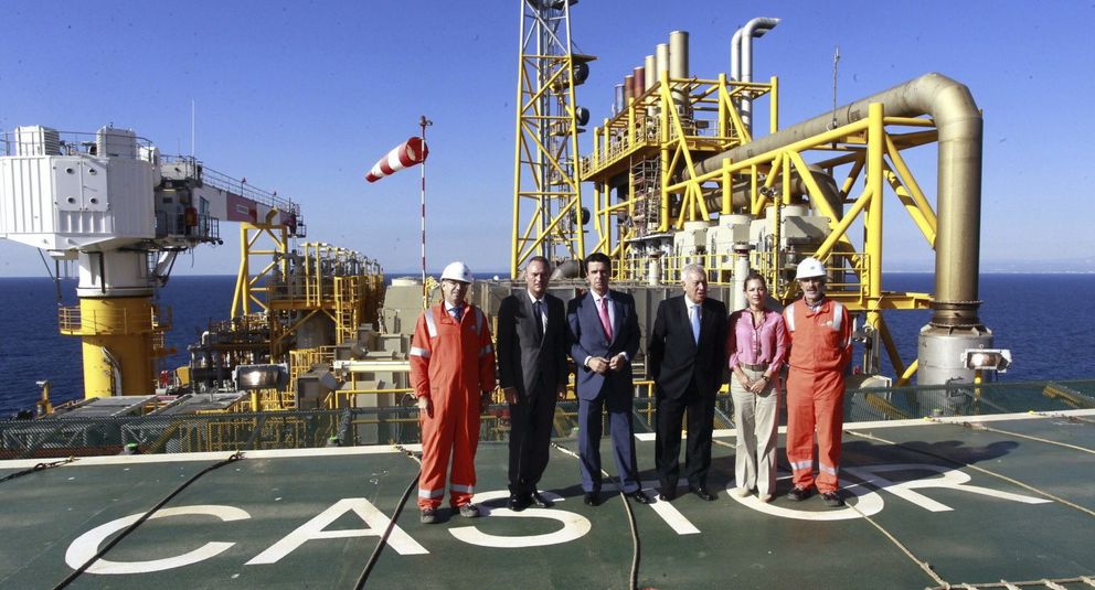 Fabra, Soria y Margallo visitan las instalaciones del Castor. (EFE)