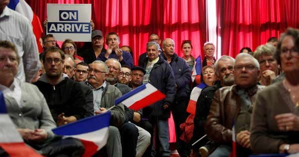 Foto: Votantes de Le Pen durante un mitin en Saint-Paul-du-Bois, Francia. (Reuters)