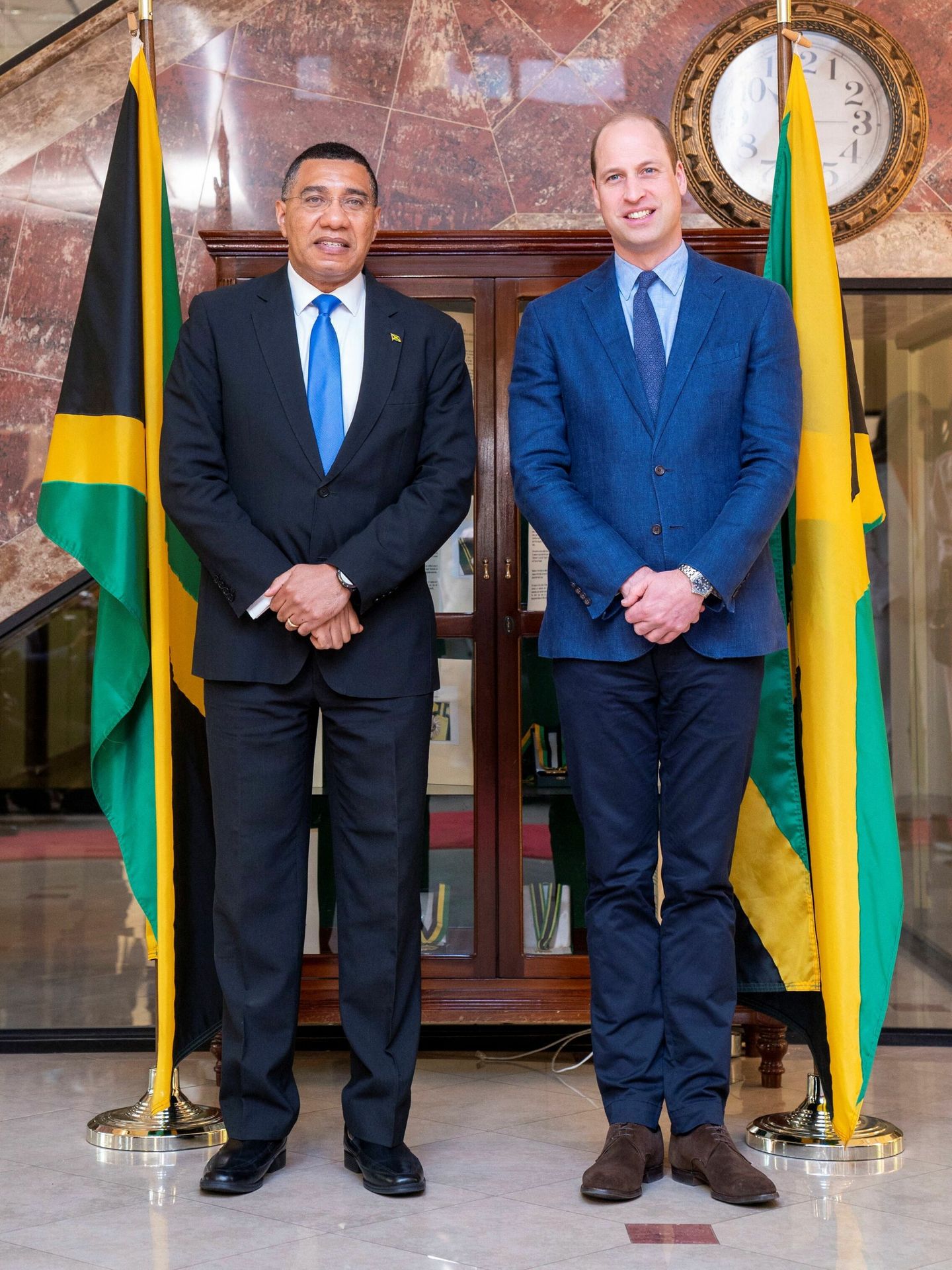 El príncipe Guillermo, junto al primer ministro Andrew Holness. (Reuters/Pool/Jane Barlow)