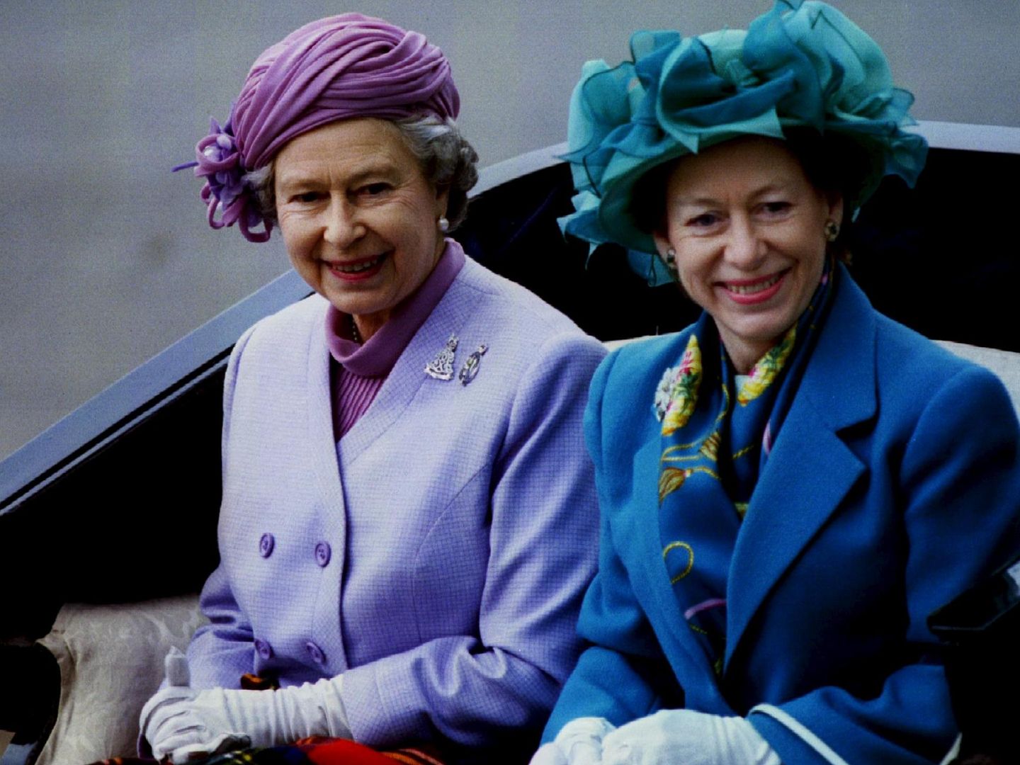 La reina isabel con su hermana Margarita,  en una imagen de archivo. (Reuters)