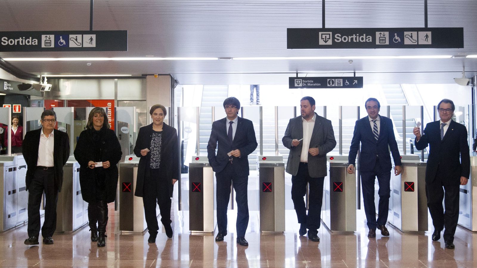 Foto: Inauguración del nuevo tramo de la línea 9 (l9) del Metro, que conecta Barcelona con el aeropuerto de El Prat. (EFE)