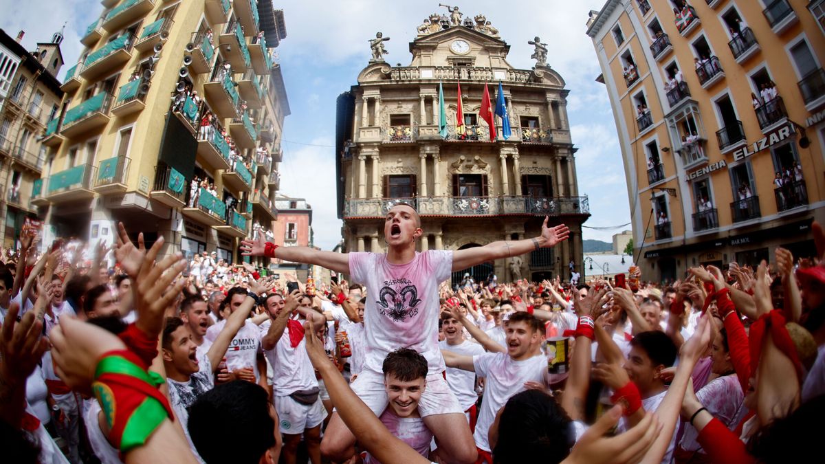 Pamplona se viste de fiesta: arrancan los Sanfermines "más rojillos" con Osasuna en el chupinazo