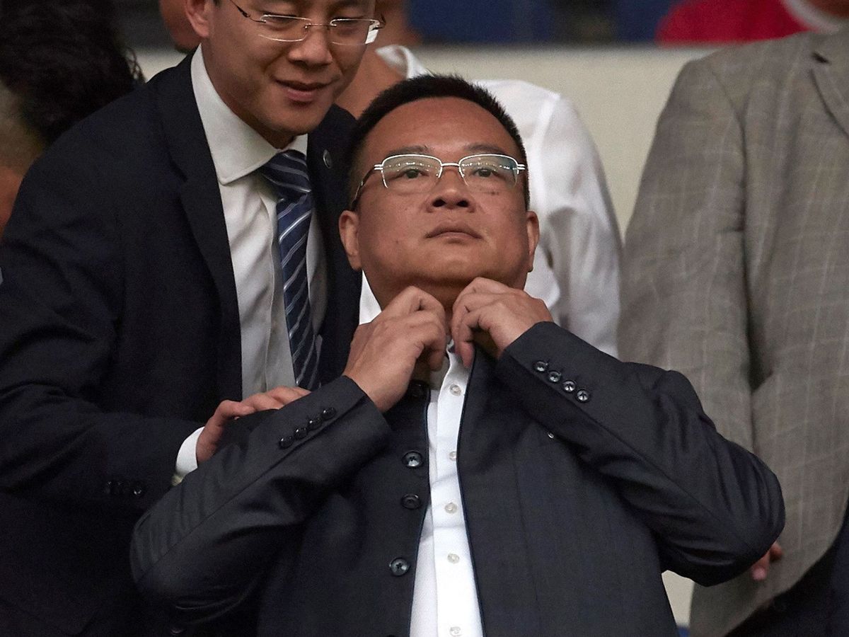 Foto: El presidente y propietario del RCD Espanyol, Chen Yansheng, durante un partido de la Europa League (Efe)