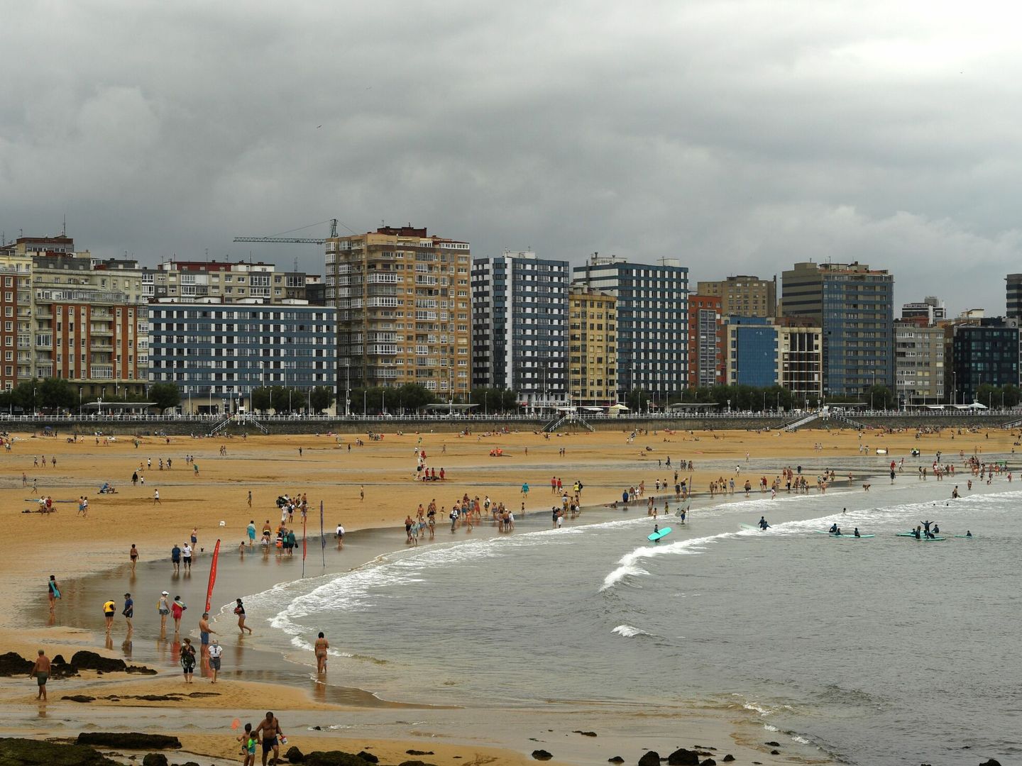 Gijón es la peor ciudad española y una de las peores de Europa en este 'ranking'. (EFE)
