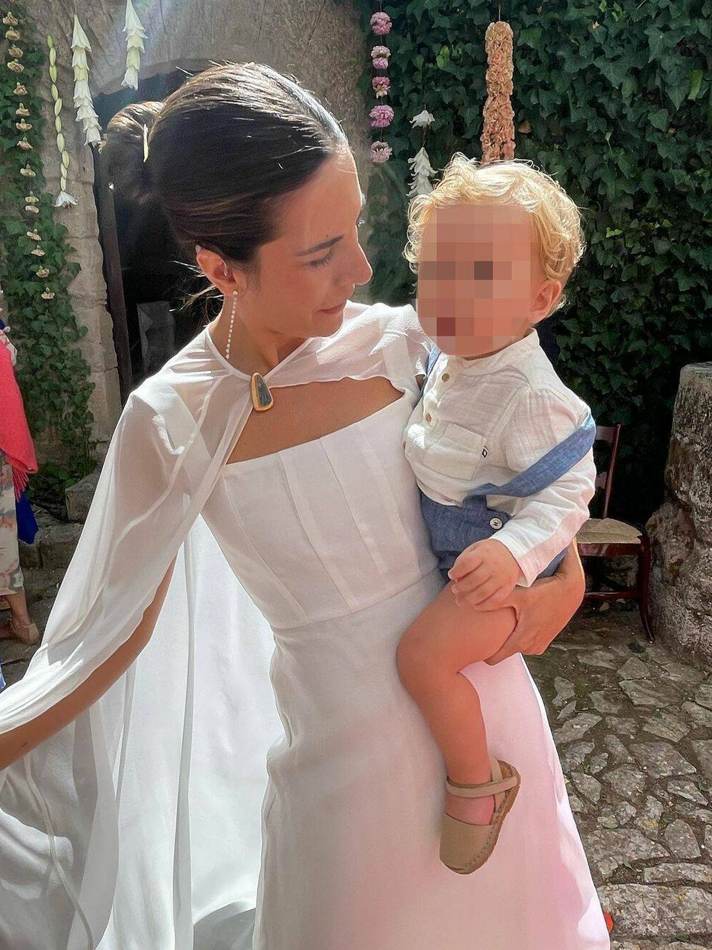Georgina Millet, con su primer vestido de novia. (Instagram/@blancamiro)
