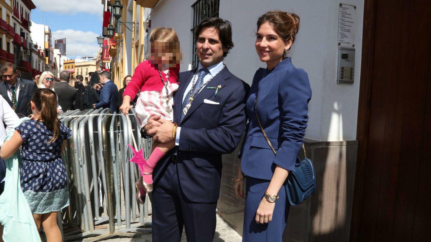 Fran Rivera y Lourdes Montes con su hija Carmen. (Cordon Press)