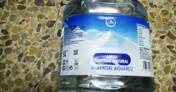 Foto: Agua minieral natural de la marca Condis, Manantial Aiguaneu
