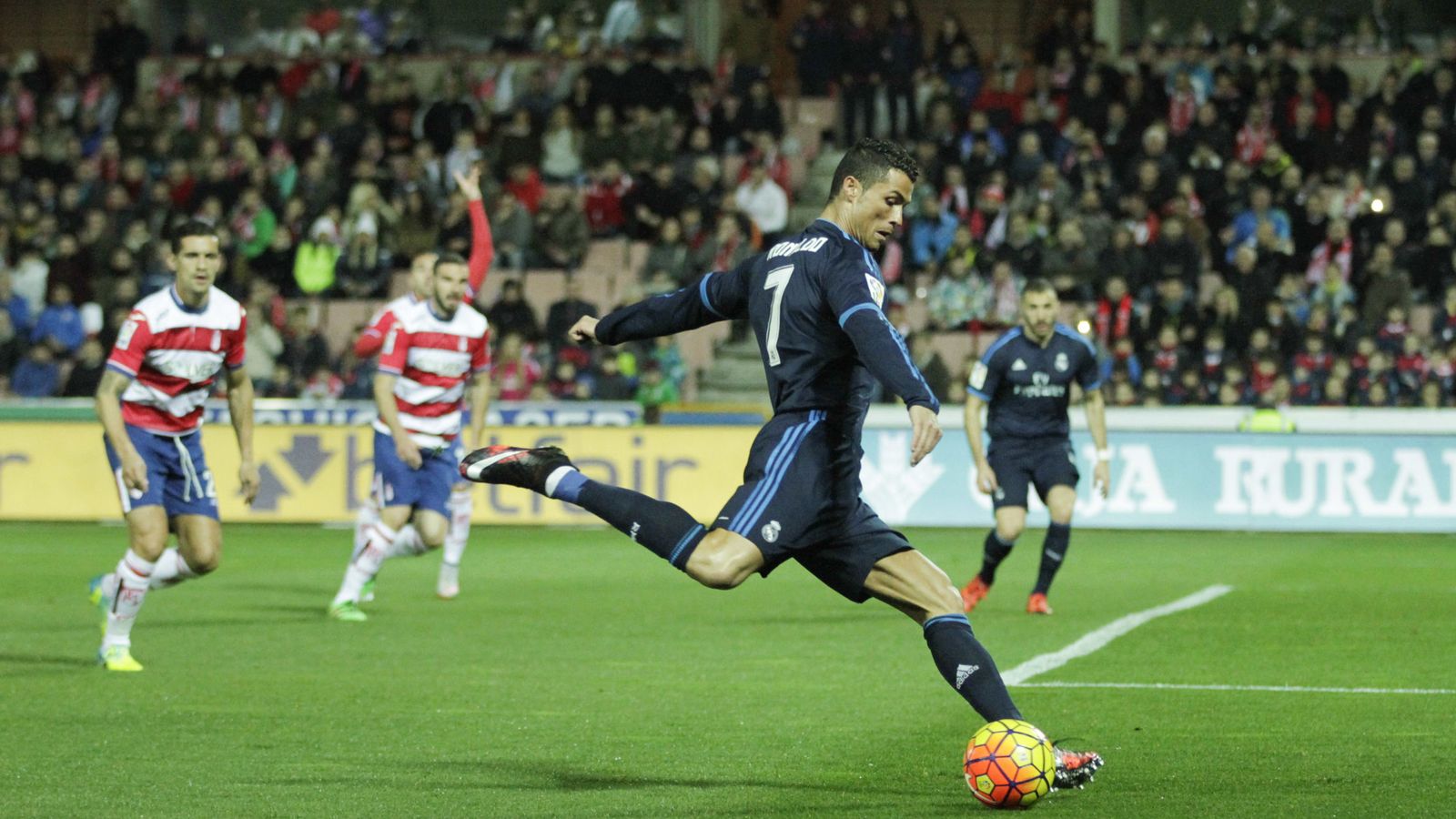 Foto: Cristiano Ronaldo no estuvo afortunado en Granada (Cordon Press).