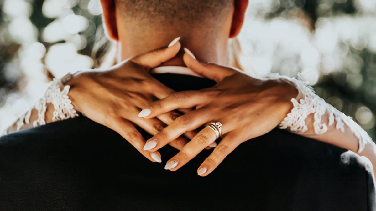 Qué diferencias hay entre un anillo de compromiso y de matrimonio?