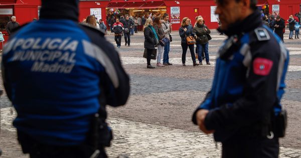 Foto: Agentes de la Policía Municipal de Madrid en la Plaza Mayor.