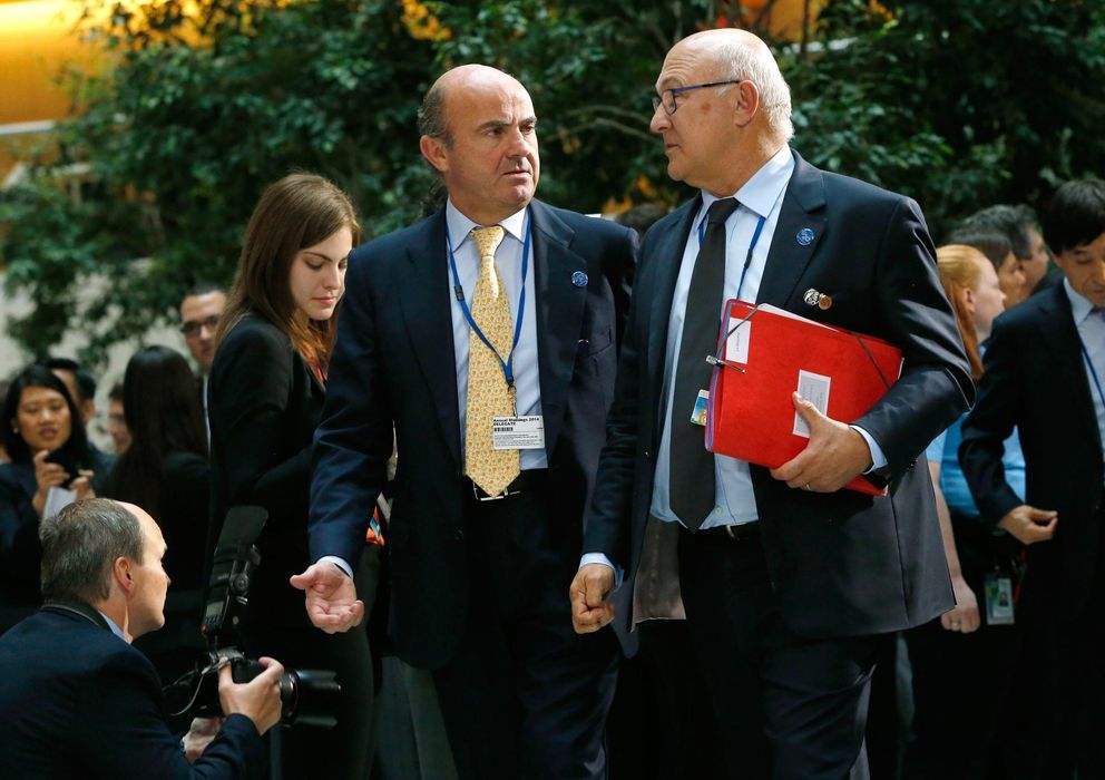 Foto: Luis de Guindos y el ministro francés de Finanzas, Michel Sapin, en Washington. (Reuters)