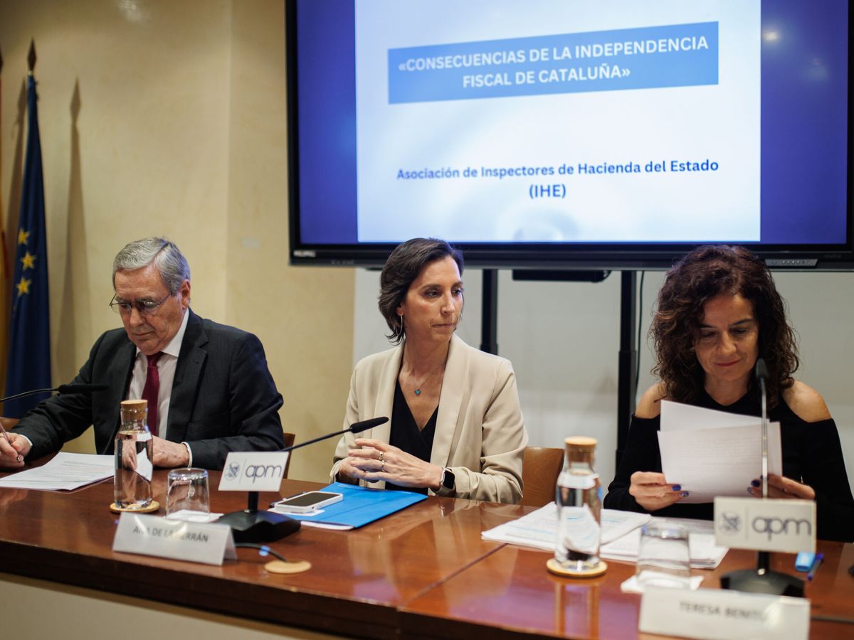 Foto: El equipo directivo de la Asociación de Inspectores de Hacienda del Estado. (Europa Press/Alejandro Martínez Vélez)