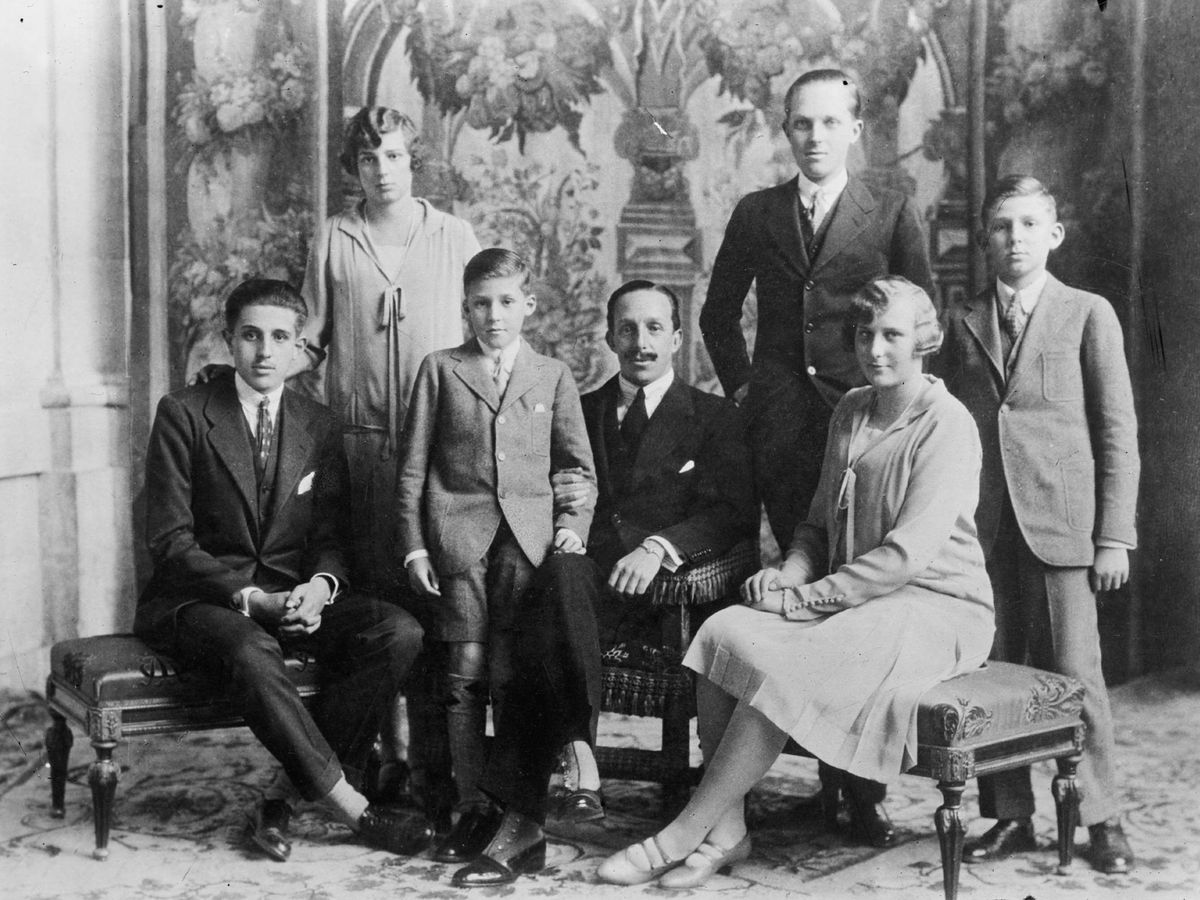 Foto: Alfonso XIII con sus hijos. (Getty)