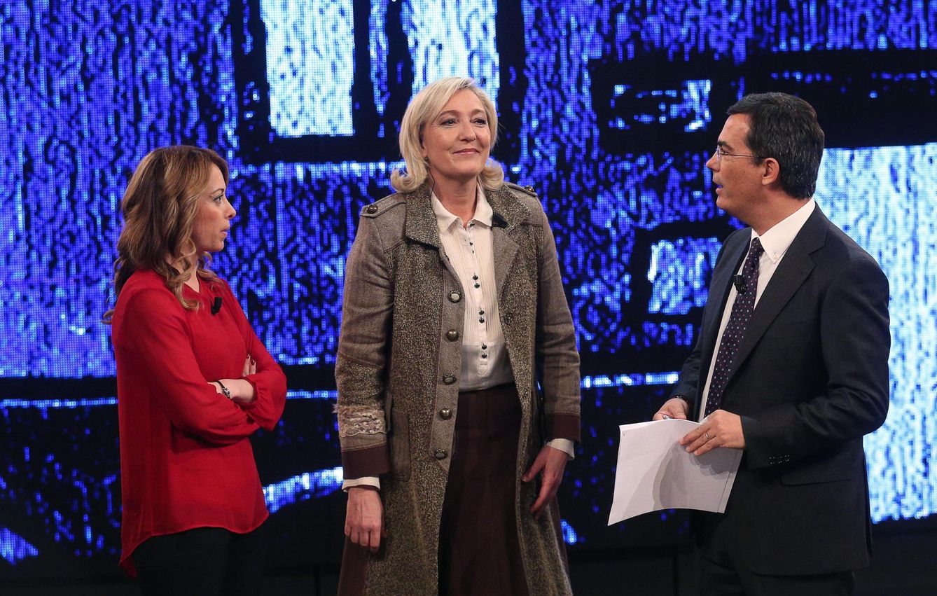 Giorgia Meloni y Marine Le Pen, en un programa de televisión en 2015. (EFE/Alessandro Di Meo)