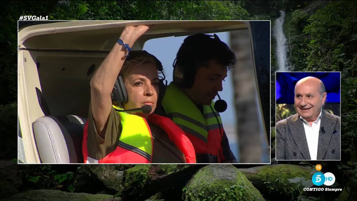 Carmen subida en el helicóptero de 'Supervivientes 2024'. (Mediaset)