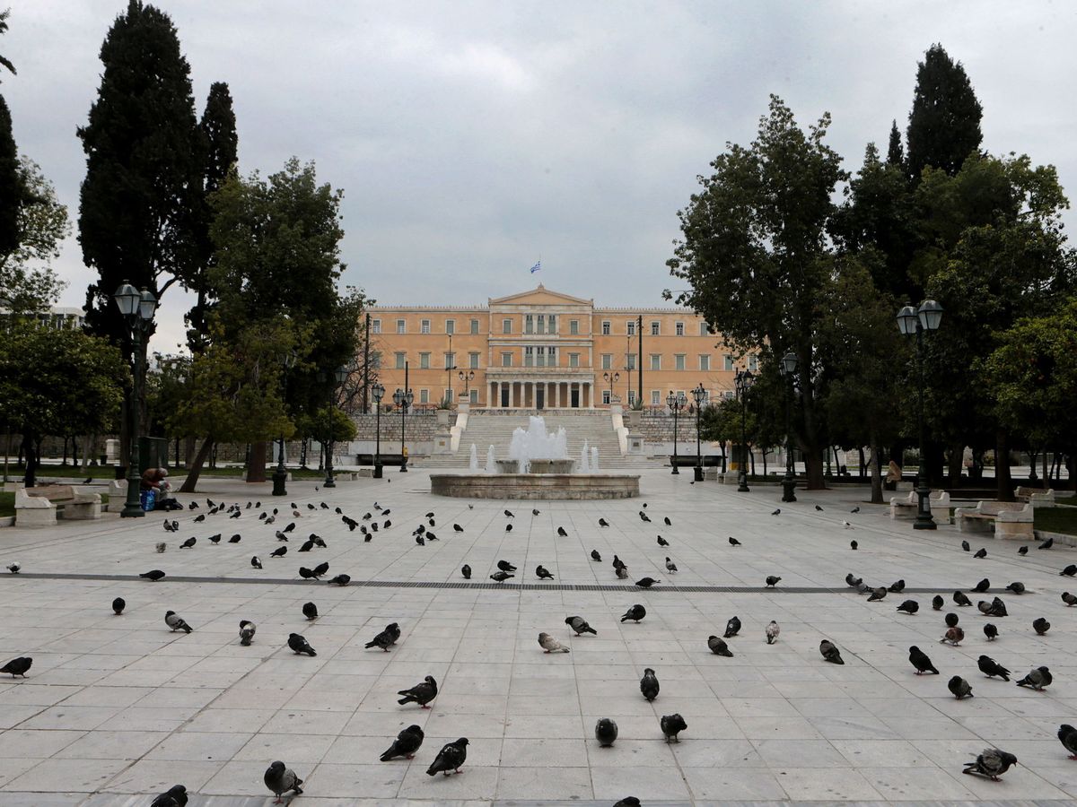 Foto: La plaza frente al Parlamento griego, casi desierta. (Reuters)
