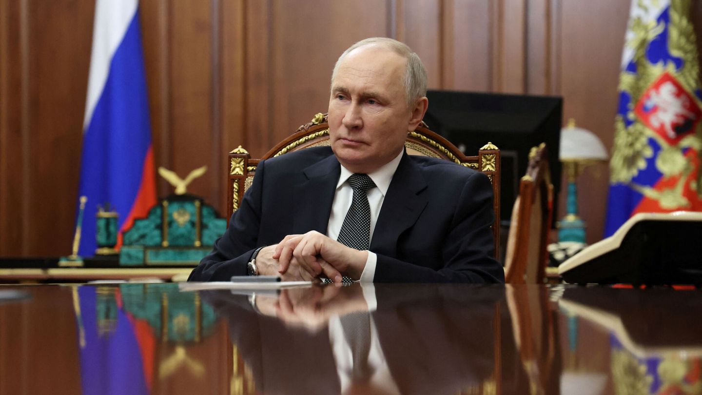 Russian President Vladimir Putin listens to Agriculture Minister Dmitry Patrushev during a meeting at the Kremlin in Moscow, Russia February 20, 2024. Sputnik Alexander Kazakov Pool via REUTERS ATTENTION EDITORS - THIS IMAGE WAS PROVIDED BY A THIRD PARTY.