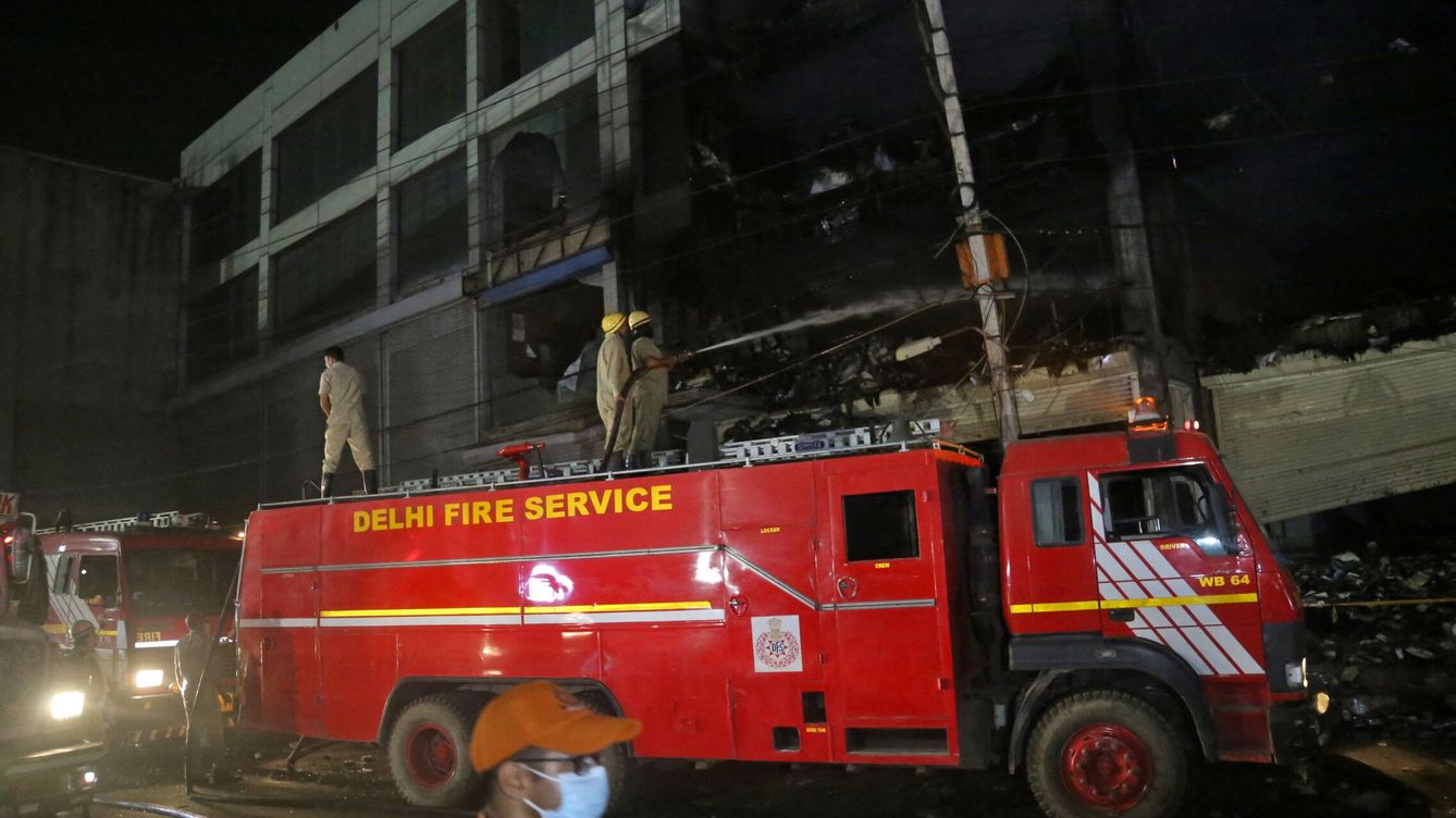Al menos 26 muertos en un incendio a las afueras de Delhi (India)