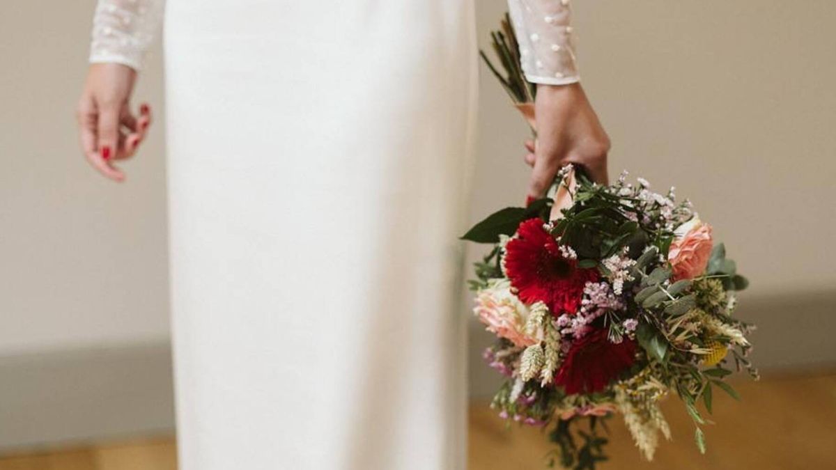 Flores rojas para tu boda: una tendencia de temporada en alza
