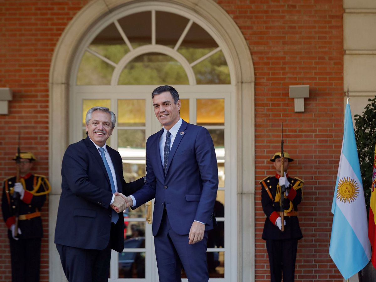 Foto: El presidente de España, Pedro Sánchez, y su homólogo argentino, Alberto Fernández. (EFE)