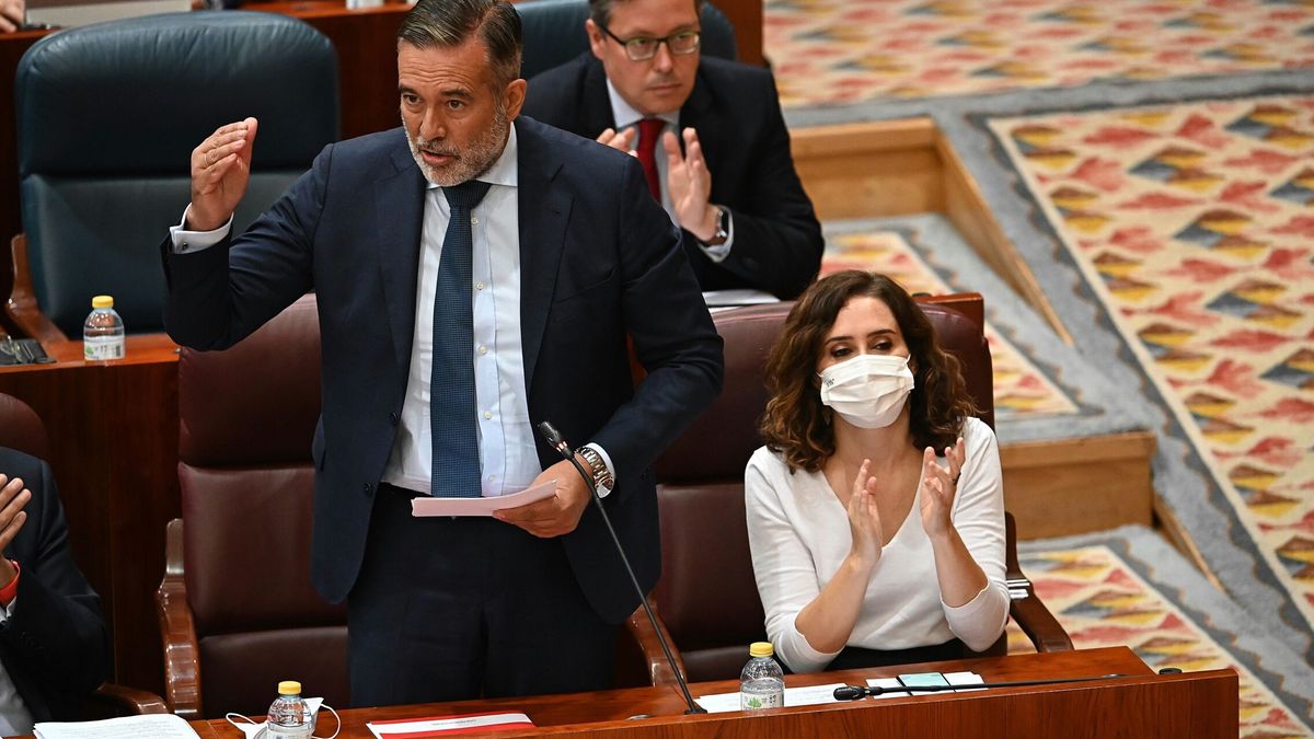 Génova mueve a sus peones en el Gobierno y en la Asamblea para evidenciar las fisuras de  Díaz Ayuso