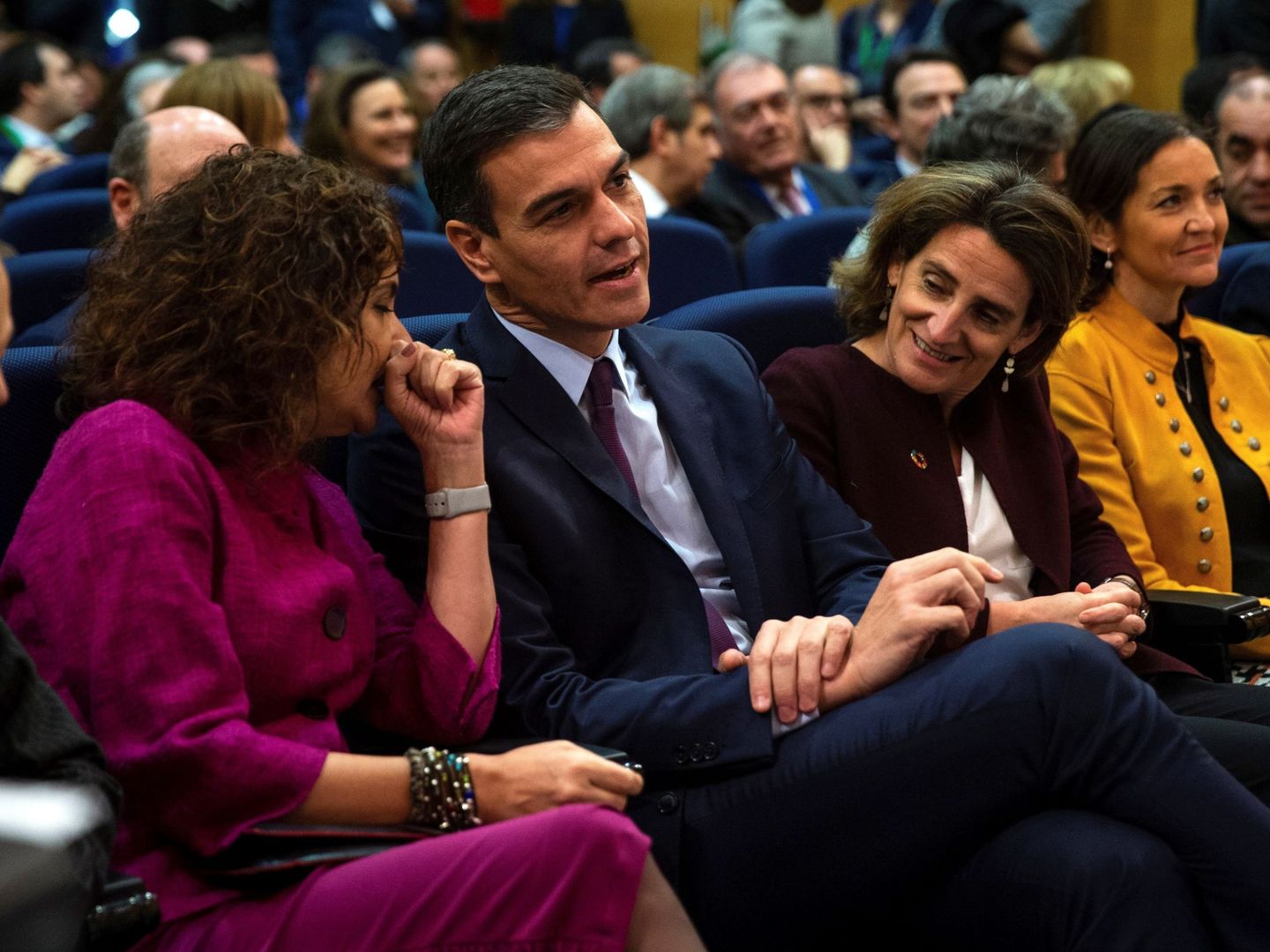 Pedro Sánchez, con las ministras Magdalena Valerio, María Jesús Montero, Teresa Ribera y Reyes Maroto, el pasado 20 de febrero en Madrid. (EFE)