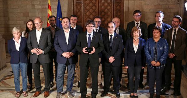 Foto: Declaración del presidente catalán, Carles Puigdemont, y su Gobierno tras el referéndum ilegal. (Reuters)