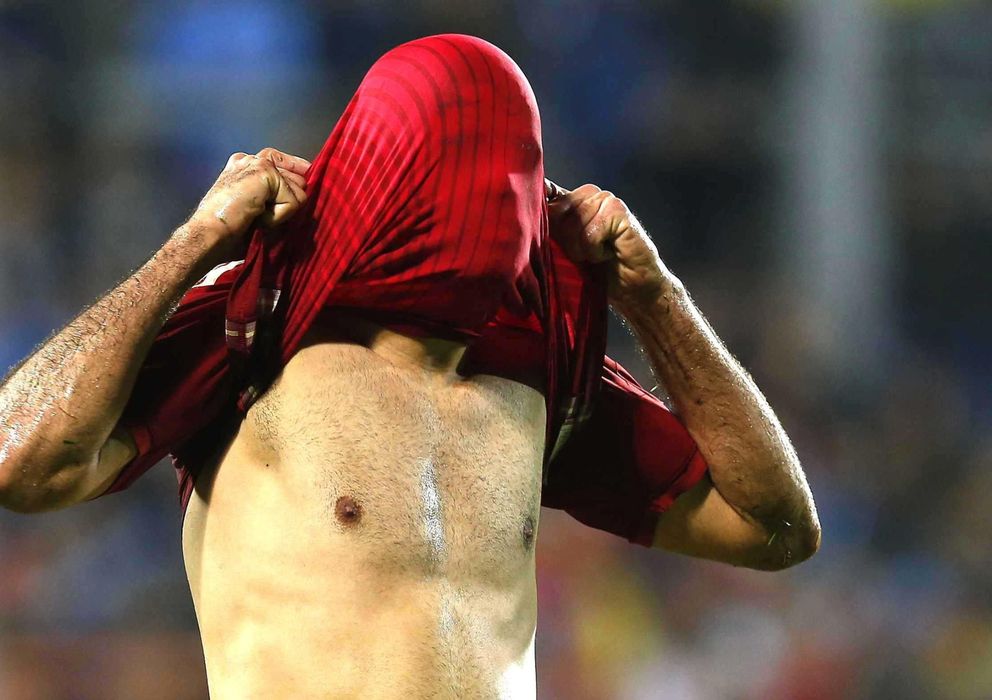 Foto: Diego Costa se lamenta tras fallar una clara ocasión (EFE).