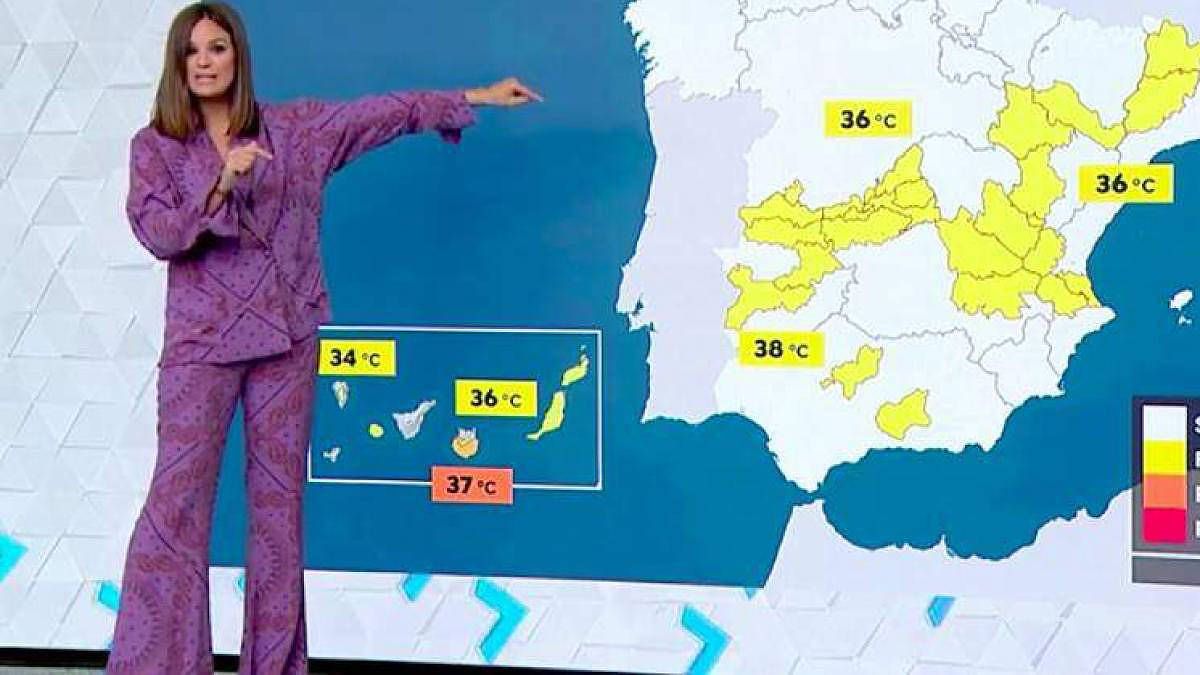 Mercedes Martín, la mujer del tiempo de Antena 3, en boca de todos por salir "en pijama"