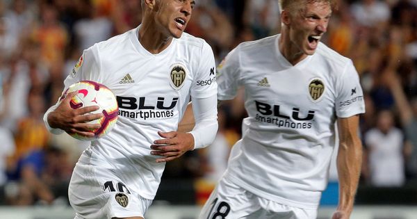 Foto: Rodrigo Moreno y Daniel Wass celebran un gol del Valencia (EFE)