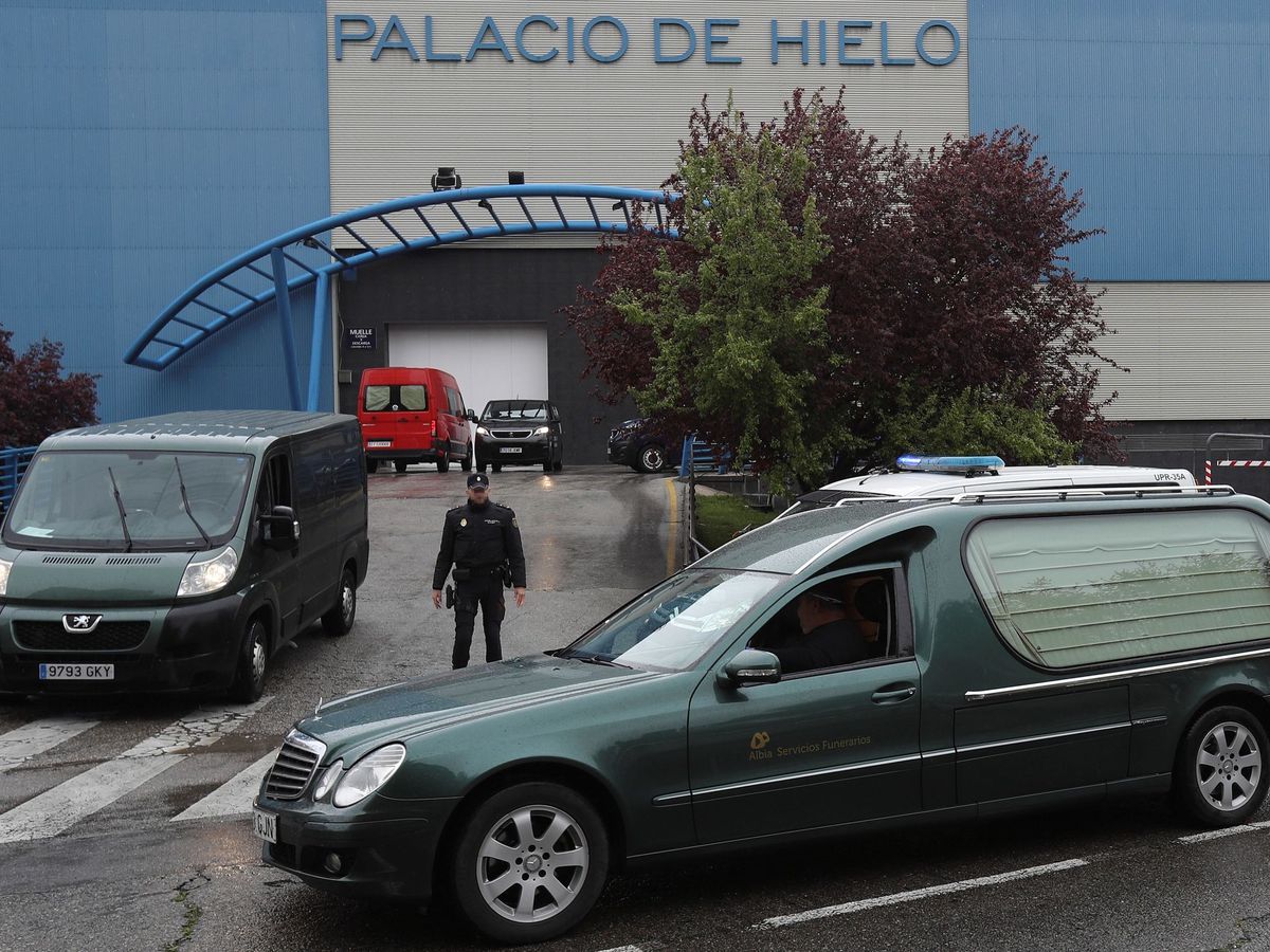 Foto: Madrid ha tenido que ampliar sus servicios funerarios con dos morgues, en el Palacio de Hielo y la Ciudad de la Justicia. (EFE)