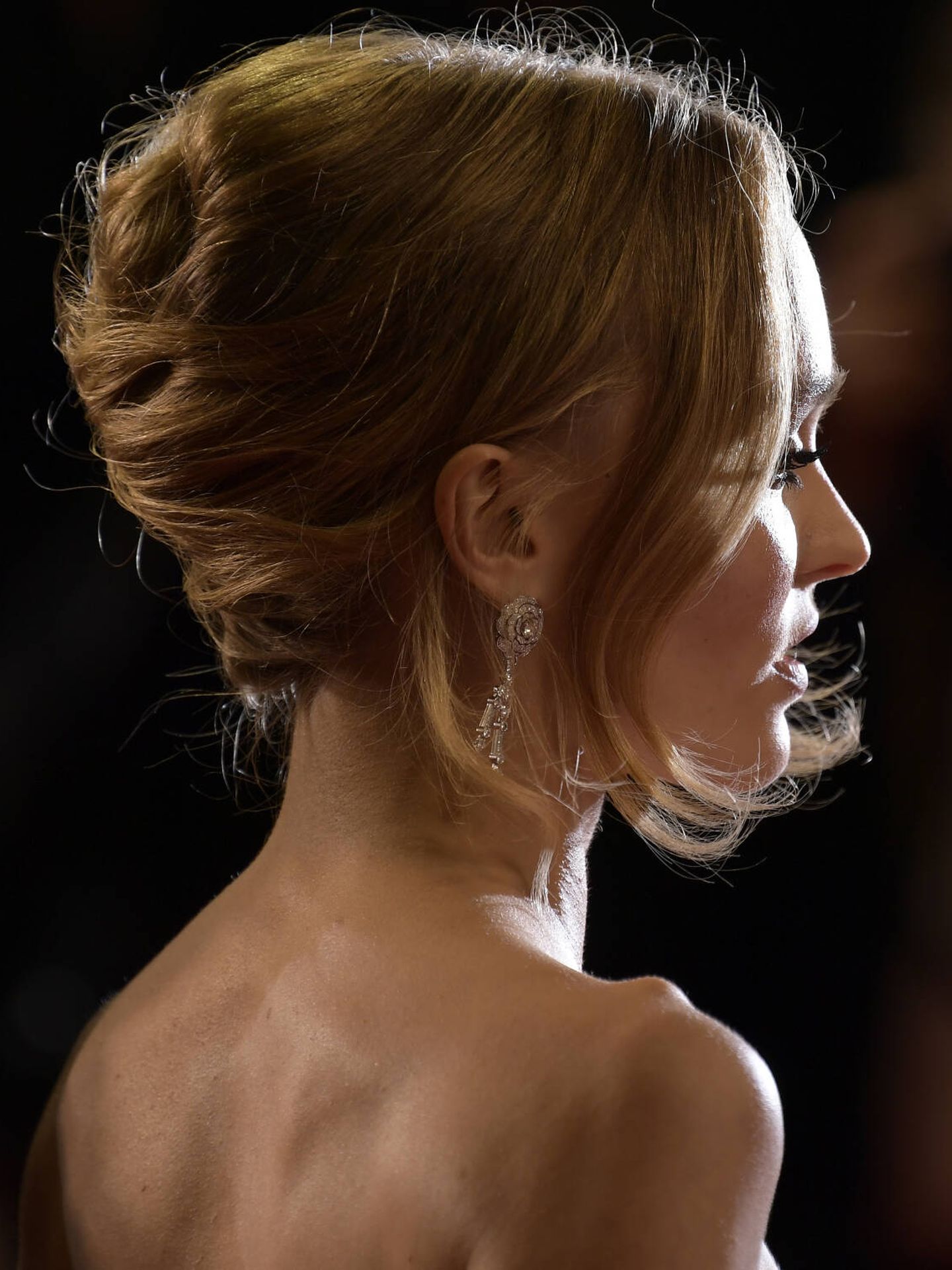 El moño retro de Lily-Rose Depp en Cannes. (Getty/Kristy Sparow)
