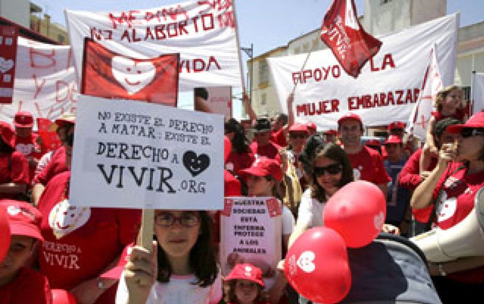 Foto: Centenares de personas se concentran en el pueblo natal de Aído contra la ley del aborto