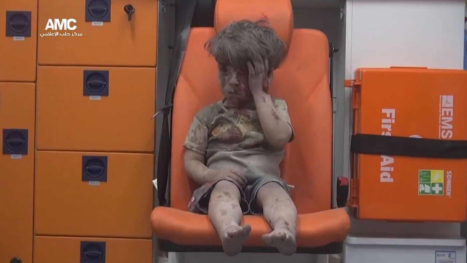 Foto: Omran Daqneesh, de cinco años, superviviente de un bombardeo sobre una zona rebelde de Alepo (Aleppo Media Centre)
