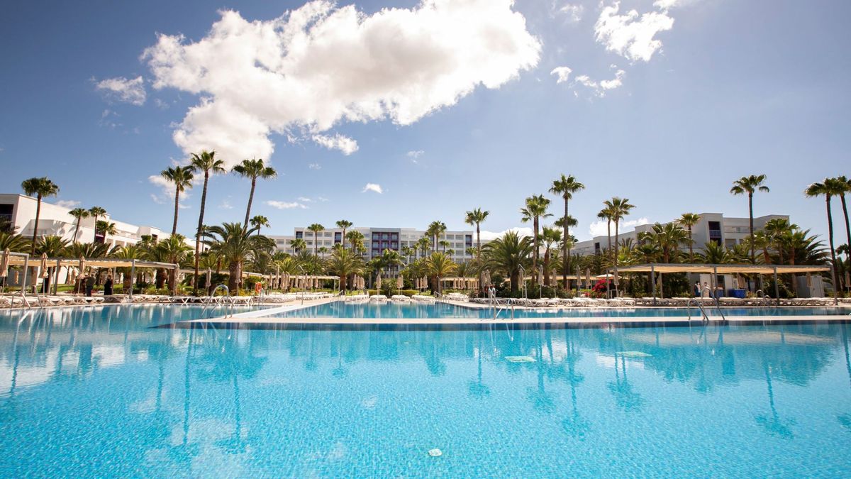 Riu cierra ocho hoteles y envía a casa a más de la mitad de la plantilla en España