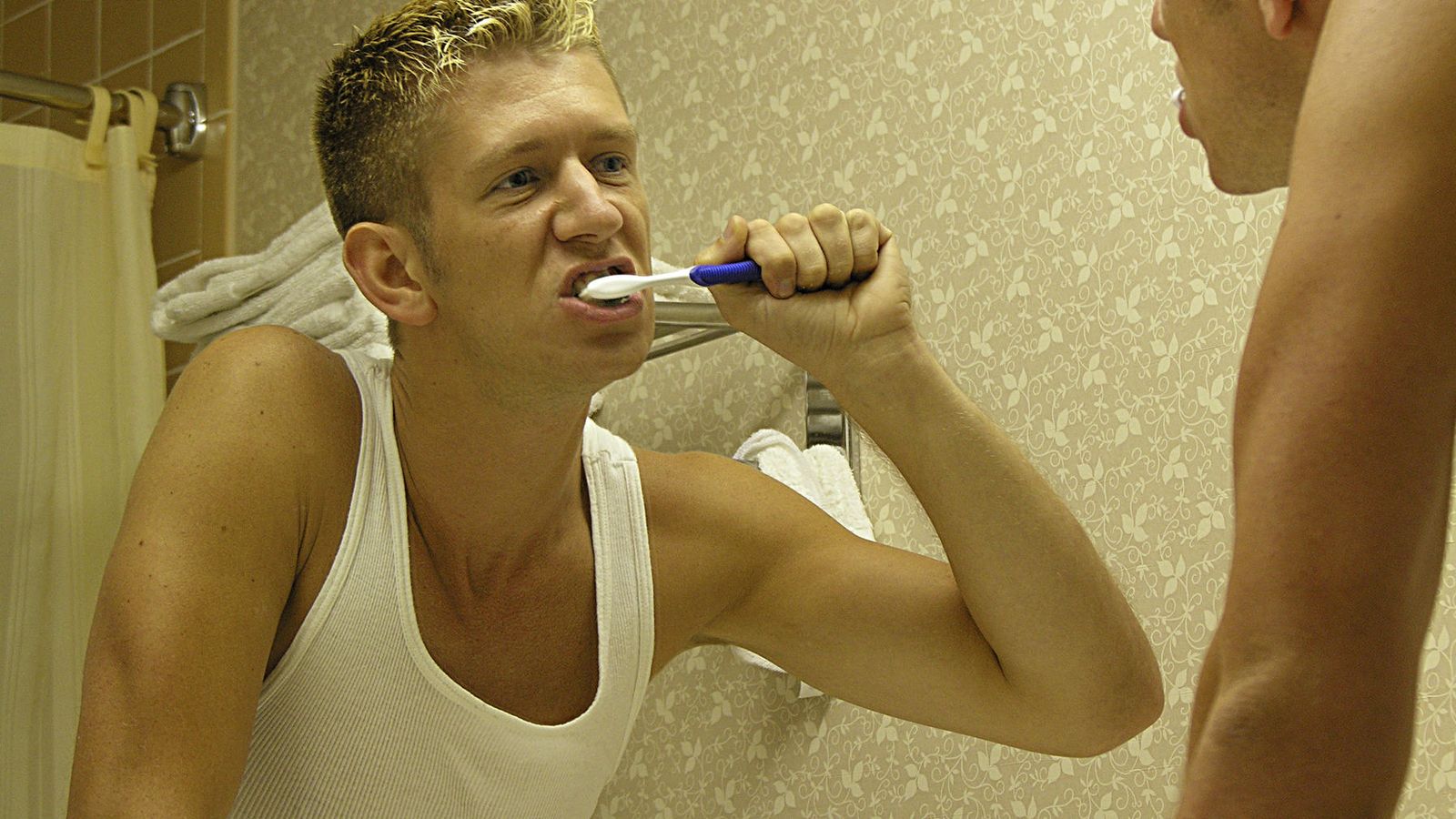 Foto: ¿Has pensado que quizás no estás lavando tus dientes en el momento correcto? (iStock)