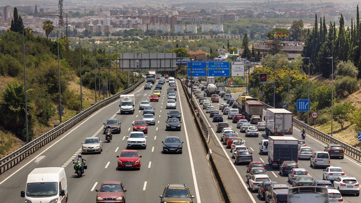 Tráfico intenso y retenciones en las salidas de Madrid y en vías de Levante y Andalucía