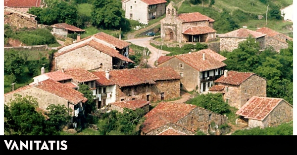 La preciosa aldea cántabra donde los Javis rodaron  La bola negra : rodeada de naturaleza y con una iglesia románica perfectamente conservada