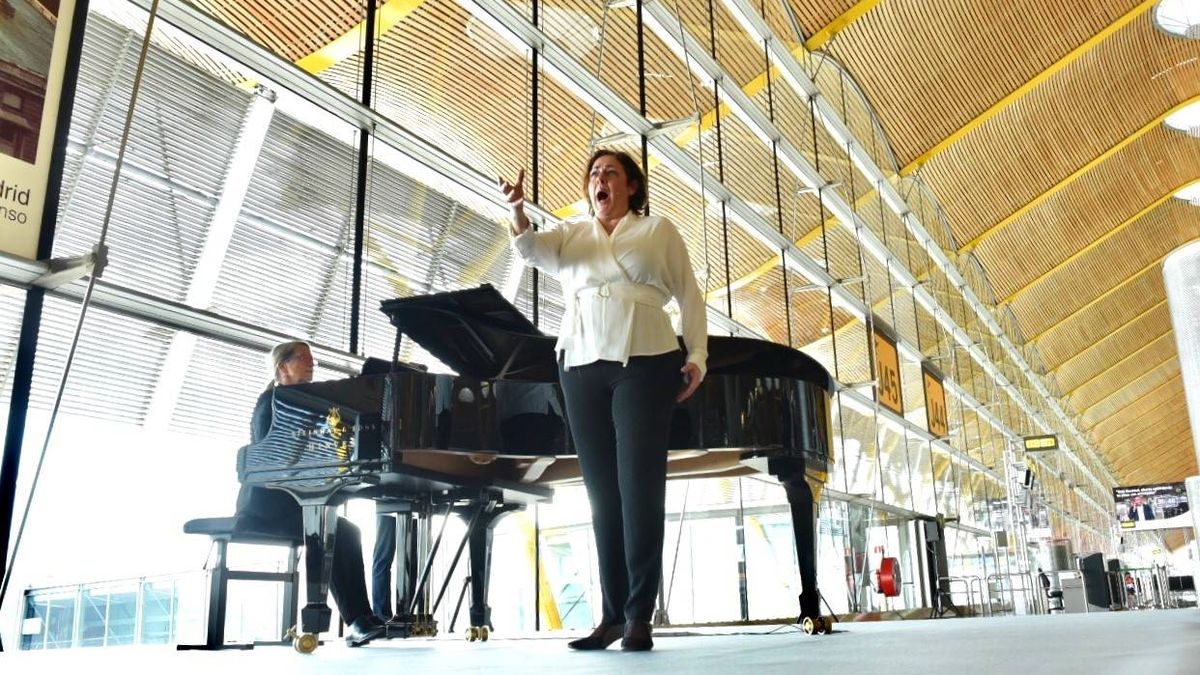 Ópera en el aeropuerto: actuación sorpresa de 'Turandot' en Barajas