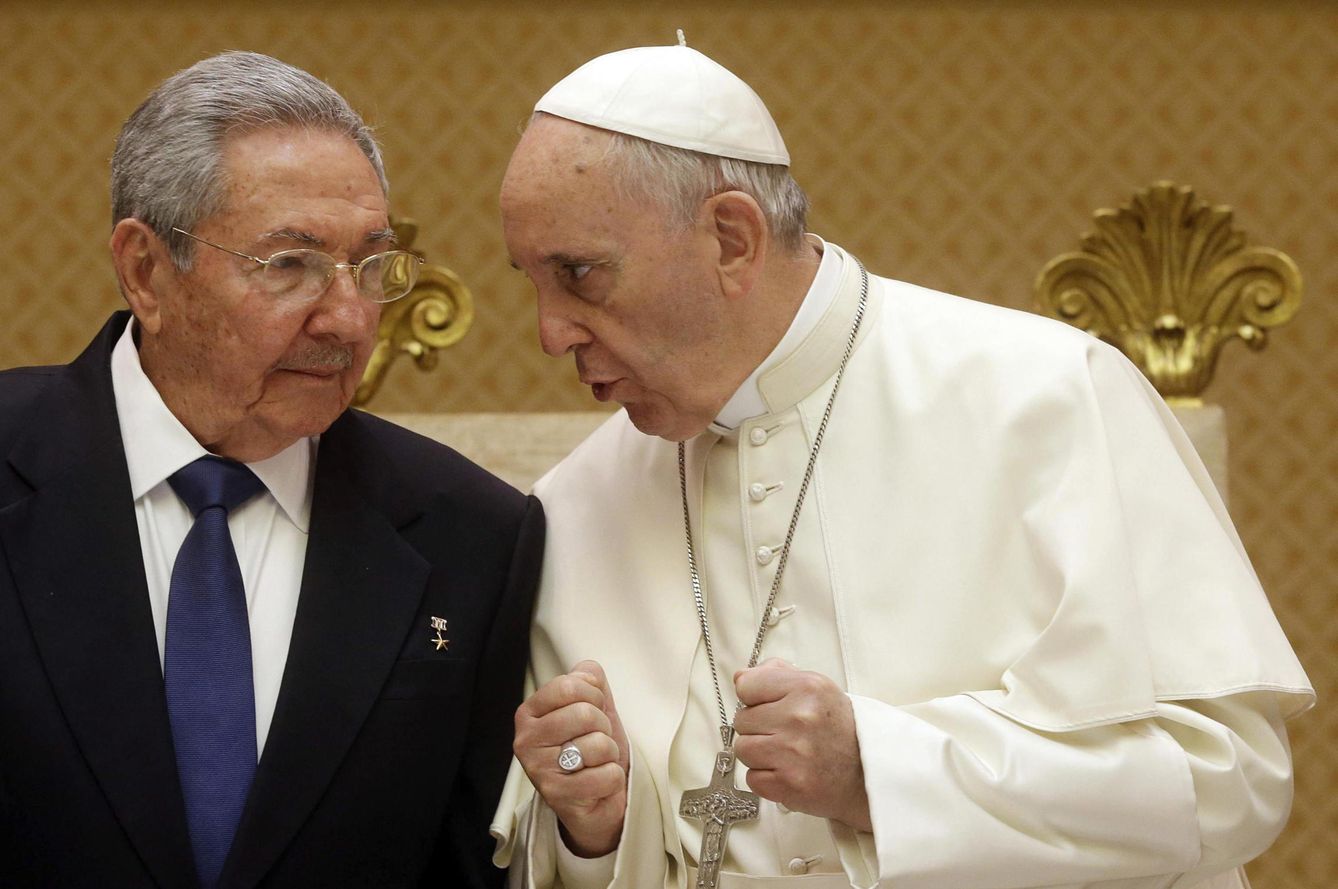 Audiencia privada del Papa Francisco con el presidente de Cuba, Raúl Castro, en el Vaticano. (Reuters)