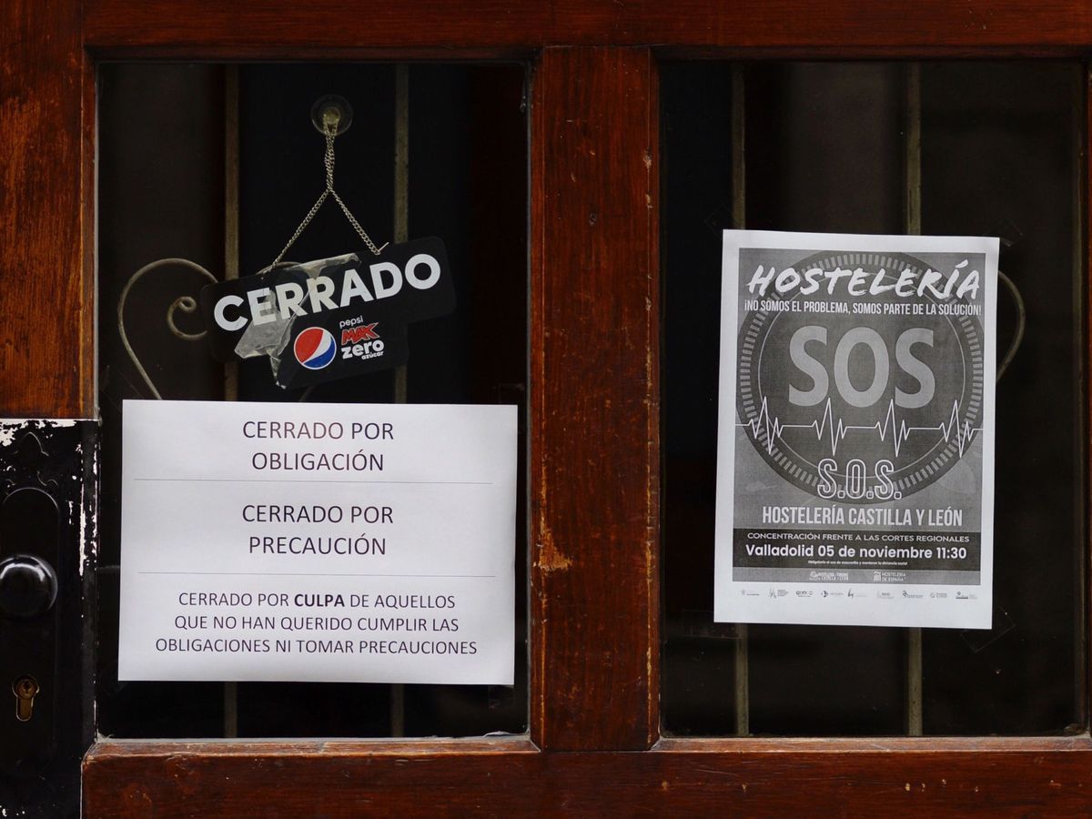 Foto: Un bar cerrado en Valladolid. (EFE)
