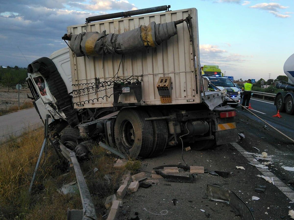 Foto: Accidente entre dos camiones. (Emergencias)