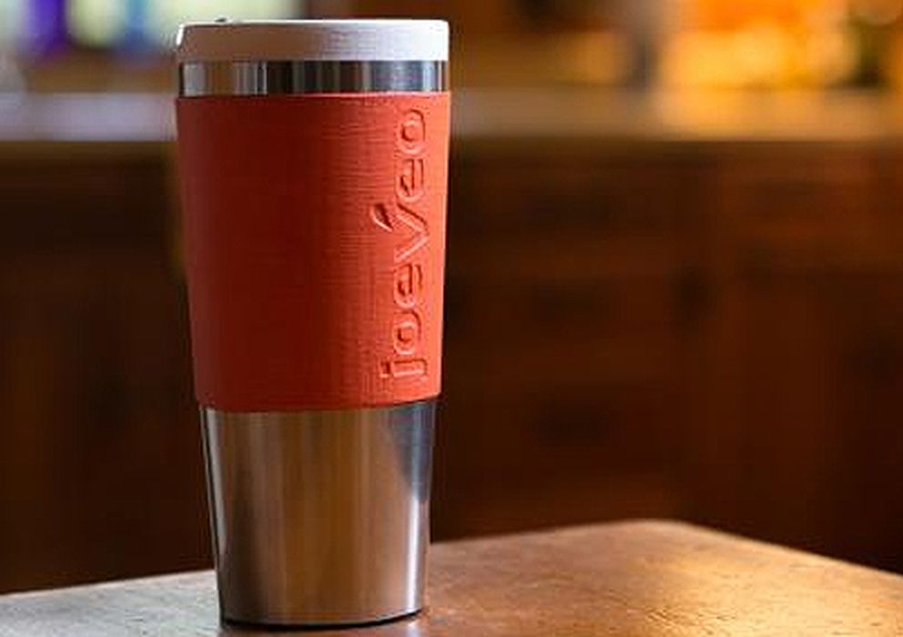 Esta taza-termo mantiene el café caliente durante horas